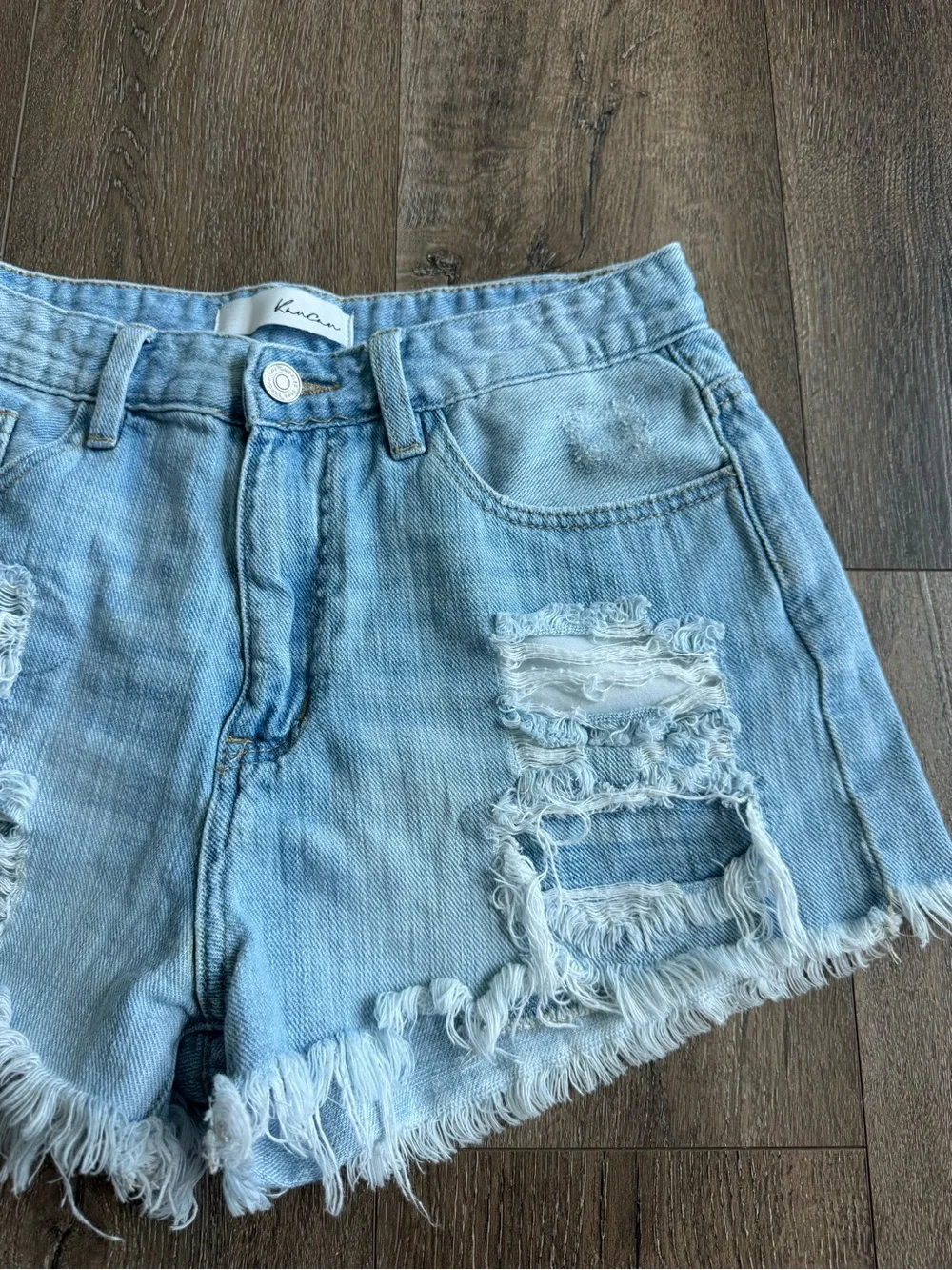 KanCan Light Wash Distressed Denim Shorts Women’s Size 9/28